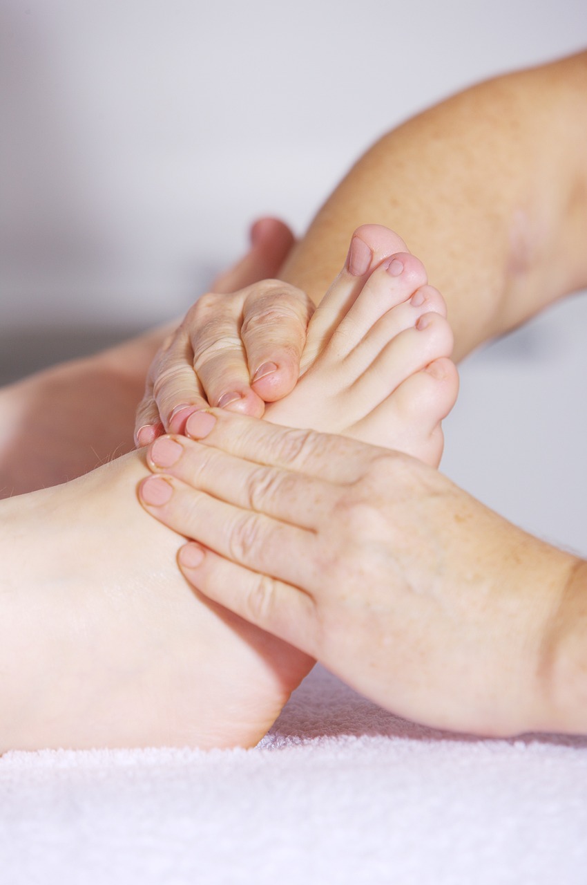 foot massage, foot reflex, foot reflex zones-2133279.jpg